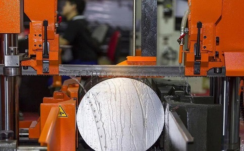 道滘镇立式金属带锯床切削出现跑带故障解决方法！